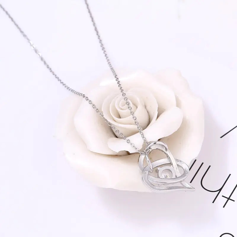 Stunning Mother's Heart Pendant Necklace: Elegance & Charm