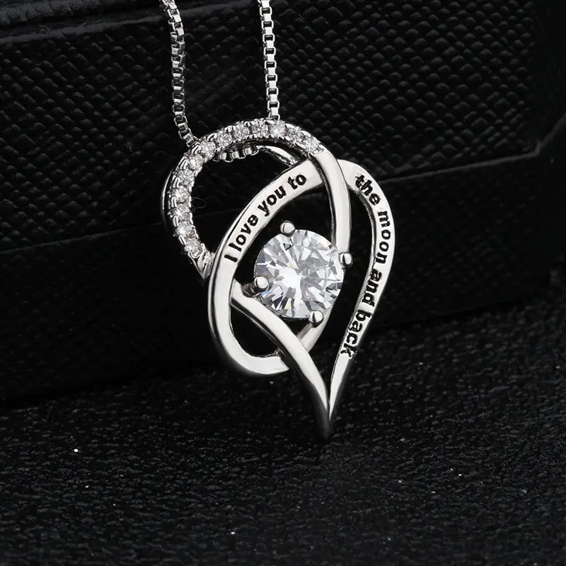 Stunning Mother's Heart Pendant Necklace: Elegance & Charm